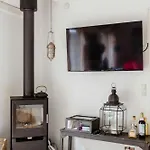 Dom wakacyjny Charming And Cozy Summerhouse In