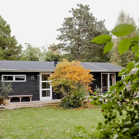 Hébergement de vacances Charming And Cozy Summerhouse In