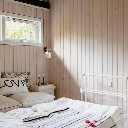 Charming And Cozy Summerhouse In Hébergement de vacances