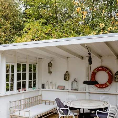 Charming And Cozy Summerhouse In Semesterbostad